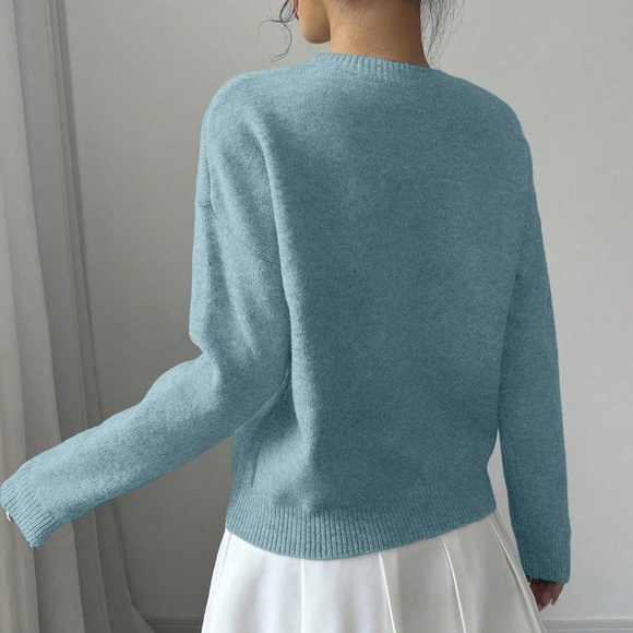 Classic Floral Textured Round Neck Knit Sweater top - Picture 9 of 9